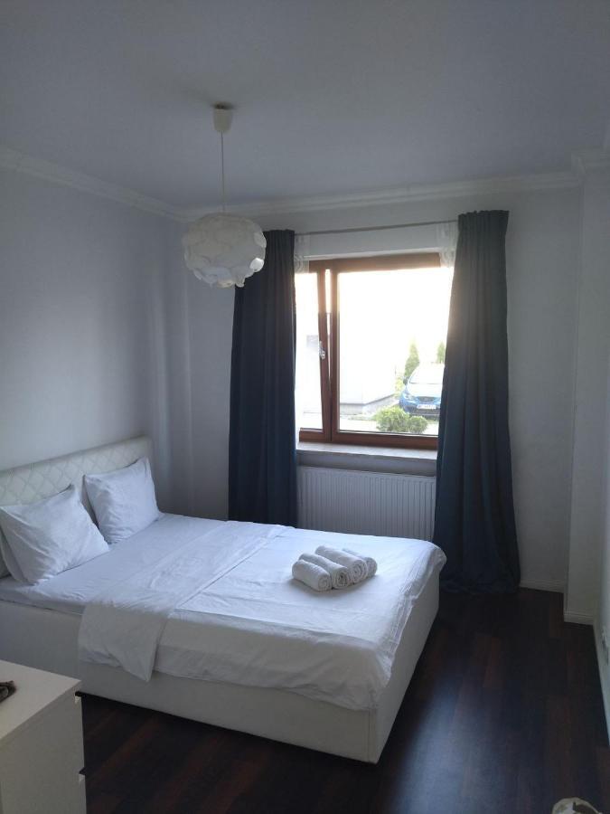 House4You Apartament Sakura Airport Chopin Варшава Екстериор снимка