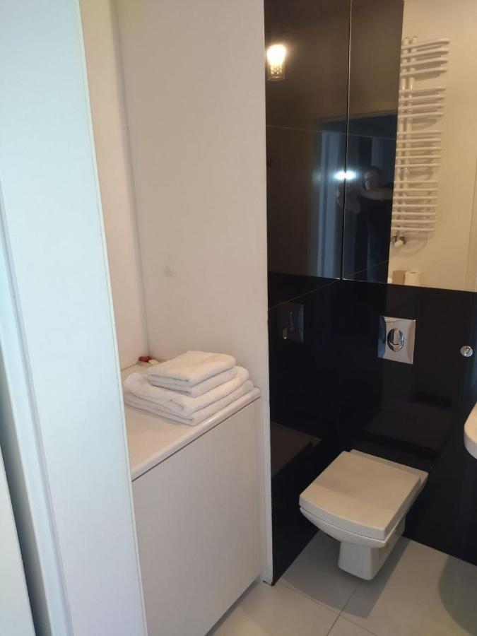 House4You Apartament Sakura Airport Chopin Варшава Екстериор снимка