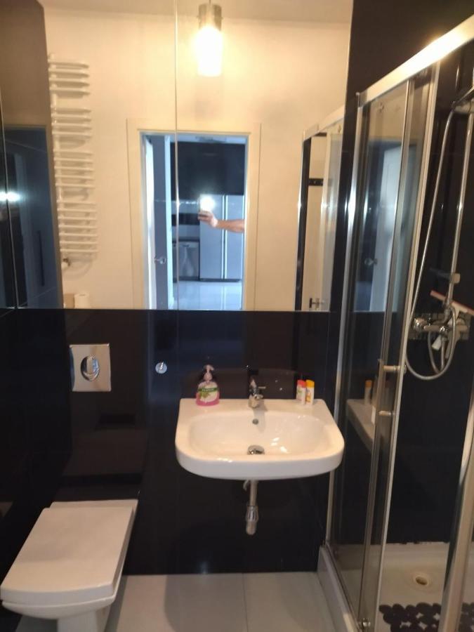 House4You Apartament Sakura Airport Chopin Варшава Екстериор снимка
